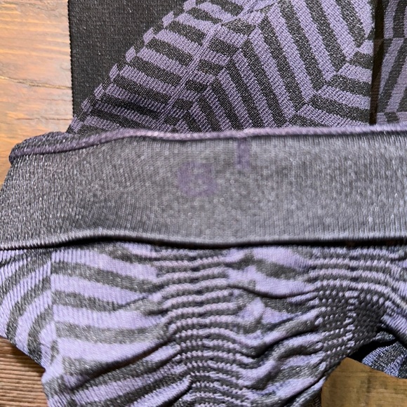 Lululemon In the Flow Crop. - Picture 4 of 4